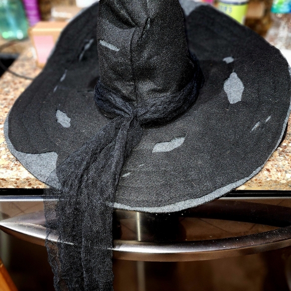 Elegant Black Witch Hat with Lace - Picture 7 of 16